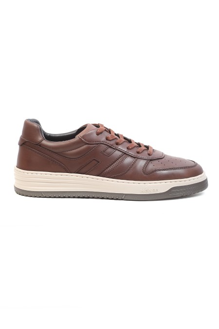 Shop HOGAN  Scarpa: Hogan sneakers H630, marrone.
Logo HGN86 in rilievo sul lato della suola.
Tomaia in pelle liscia.
H laterale che gira dietro al tallone.
Fussbett in memory foam.
Suola in gomma, in EVA extralight.
Indicazioni di cura e mantenimento incluse.
Custodia in tessuto inclusa.
Composizione: 100% pelle.
Fabbricato in Italia.. HXM6300EU54QTU-S013