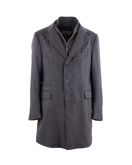 Shop CORNELIANI  Cappotto: Corneliani cappotto in misto lana e cashmere.
Cappotto monopetto foderato.
Rever punta tronca.
Taschino al petto.
Tasche con pattina.
Ticket pocket con pattina.
Pettorina staccabile nello stesso tessuto con chiusura zip.
Sottogola rimovibile.
Tre tasche interne.
Composizione: 80% lana – 20% cashmere.
Made in Italy.. 941590-9412318-013