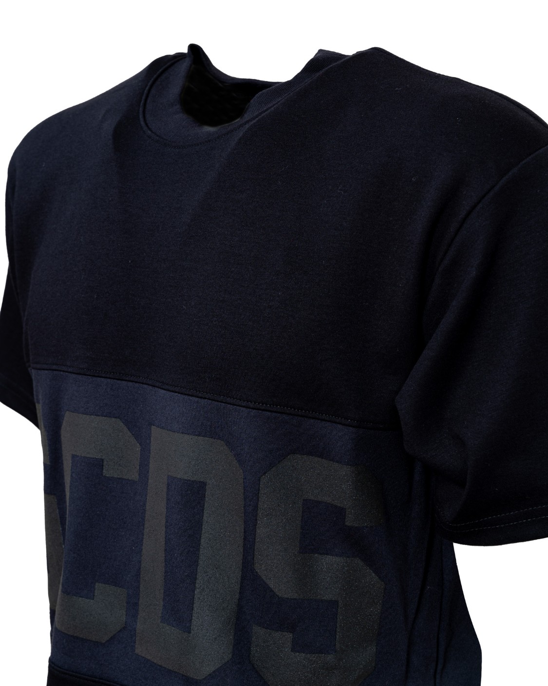 shop GCDS Saldi T-shirt: GCDS t-shirt nera con maxi logo, all around, tono su tono.
Maniche corte.
Scollo rotondo.
Vestibilità regolare.
Composizione: 100% cotone.
Made in Italia.. CC94M021501-02 number 6590082
