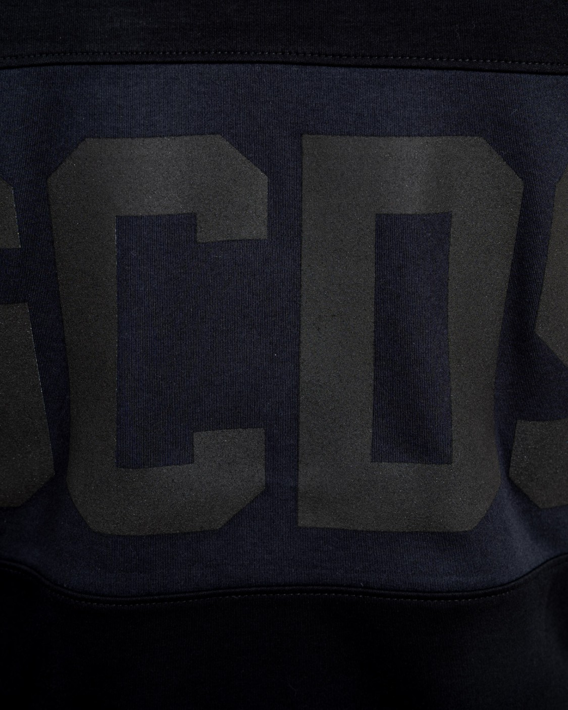 shop GCDS Saldi T-shirt: GCDS t-shirt nera con maxi logo, all around, tono su tono.
Maniche corte.
Scollo rotondo.
Vestibilità regolare.
Composizione: 100% cotone.
Made in Italia.. CC94M021501-02 number 6590082