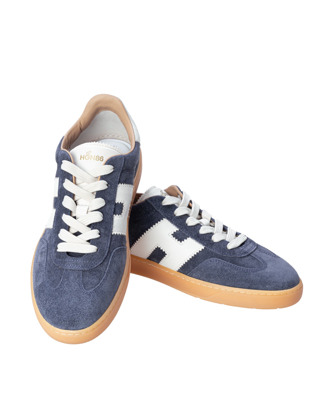 shop HOGAN Saldi Scarpa: Hogan sneakers Hogan Cool Blu.
Tomaia in pelle scamosciata.
H laterale e dettagli in nappa.
Fussbett in memory foam.
Suola a cassetta in gomma (TPU).
Indicazioni di cura e mantenimento incluse.
Custodia in tessuto inclusa.
Include un paio di lacci aggiuntivi.
Fabbricato in Italia.. HXM6470FB60PJQ-0ESI number 1243466