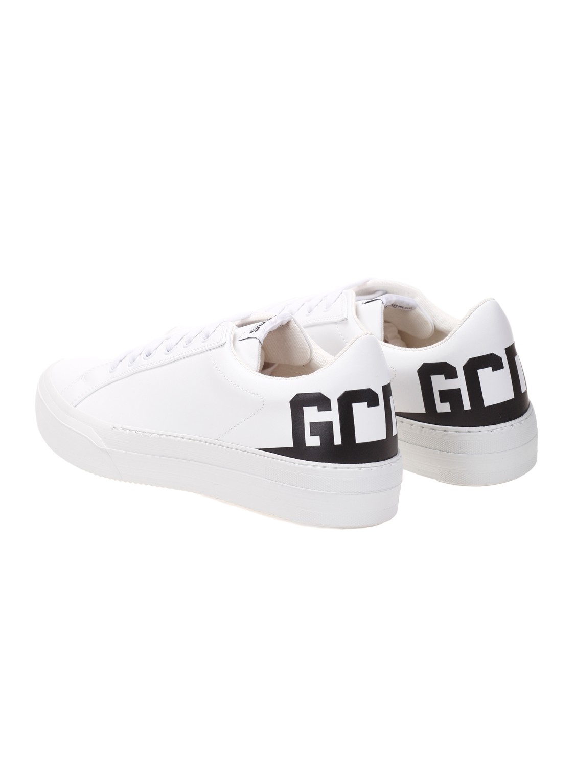 shop GCDS  Sneakers: GCDS sneakers in finta pelle.
Logo GCDS a contrasto di colore.
Suola in gomma.
Lacci tono su tono.
Suola: 100% gomma
Made in Italy.. SS22M460020-02 number 8683450