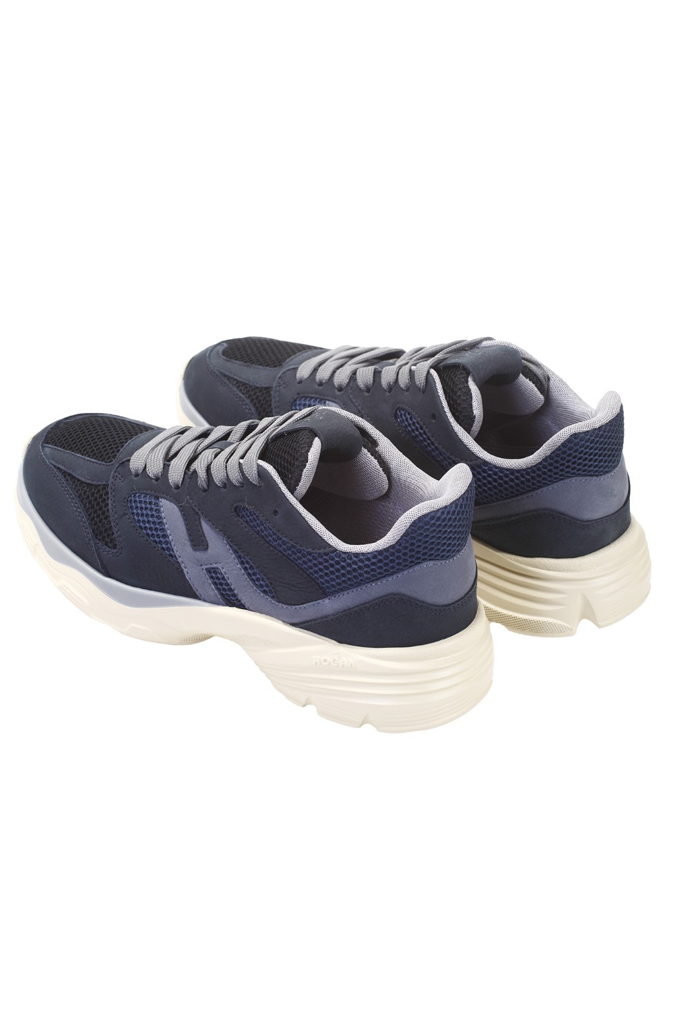 shop HOGAN Sales Sneakers: Sneakers Hogan H665.
Tomaia in pelle scamosciata.
Inserti in pelle liscia.
Lavorazione traforata e punzonata.
H laterale.
Fussbett in memory foam.
Suola in EVA.
Costruzione Strobel.
Indicazioni di cura e mantenimento incluse.
Custodia in tessuto inclusa.
Include un paio di lacci aggiuntivi.
Fabbricato in Italia.. HXM6650FJ00TGD-0SSC number 7708530